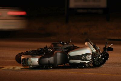 Accidente de tráfico por vertido en calzada